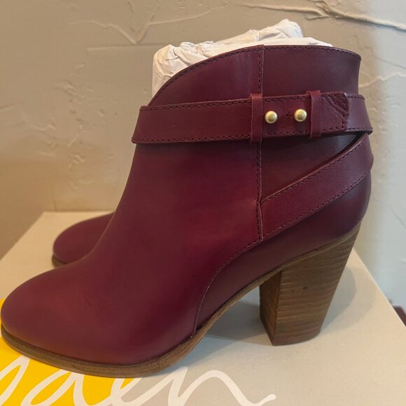 Share NWT Boden Women's Maroon Booties Boots - Size EU 37 / US 6.5 - Picture 2 of 7